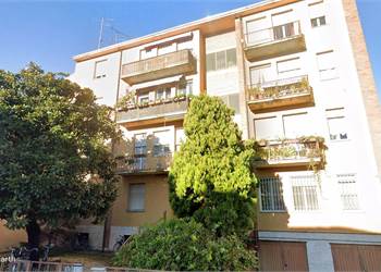 ZONA ARGINE DUCALE - VENDESI AMPIO APPARTAMENTO