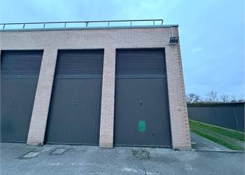 VENDESI GARAGE A VILLA FULVIA