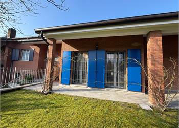 CONA-VILLA BIFAMILIARE IN CLASSE A4