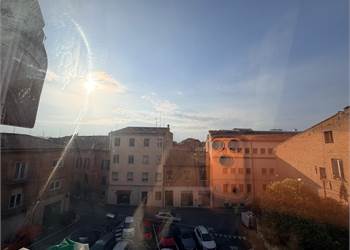 LUMINOSISSIMO APPARTAMENTO CON 3 LETTO IN GIOCO DEL PALLONE