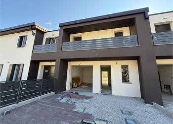 VILLA A SCHIERA DI NUOVA COSTRUZIONE - PONTEGRADELLA