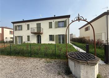 VILLA BIFAMILIARE IN CLASSE A4