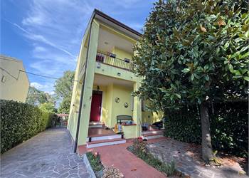 BIFAMILIARE - VIA COMACCHIO